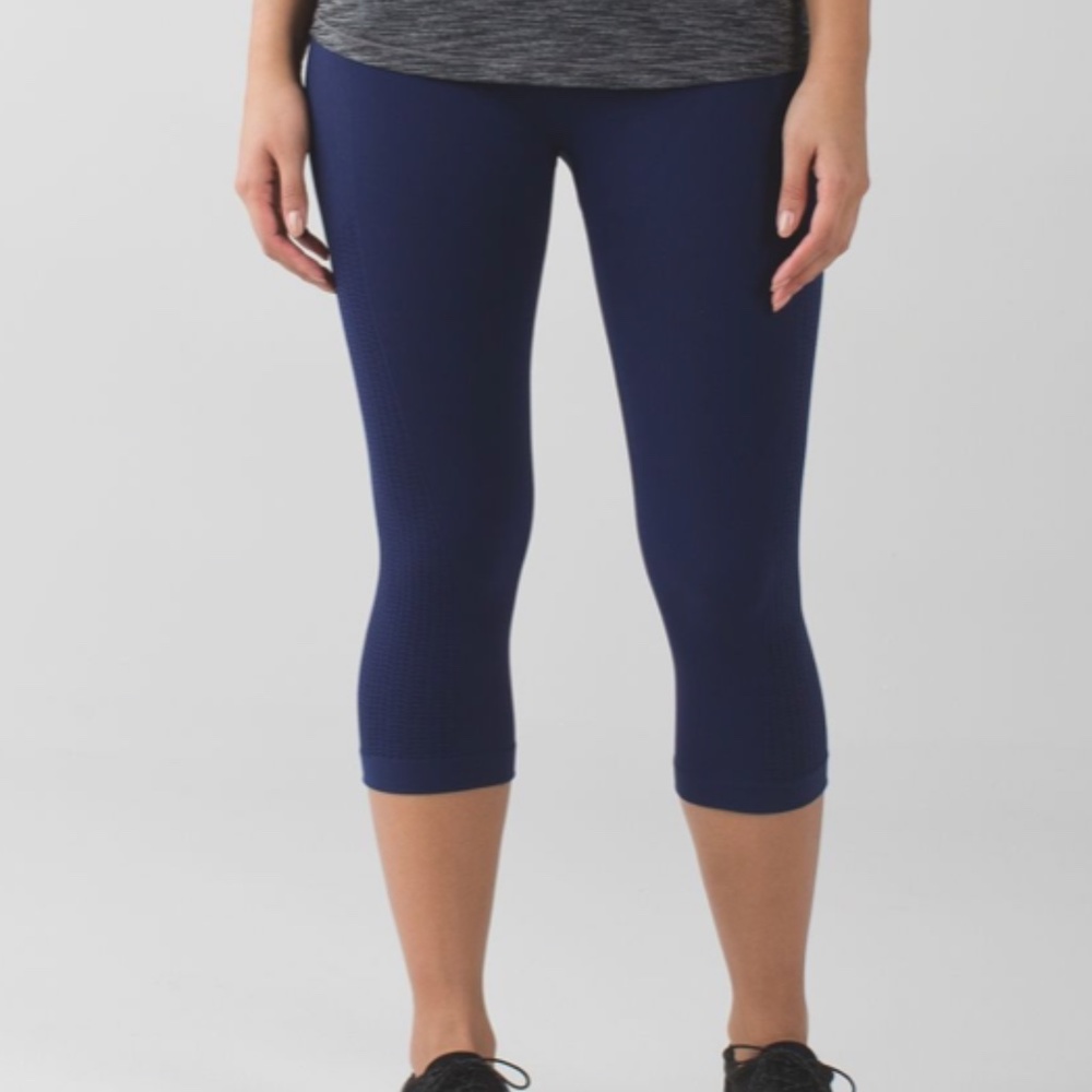 Lululemon Flow & Go Crop blue, size 4